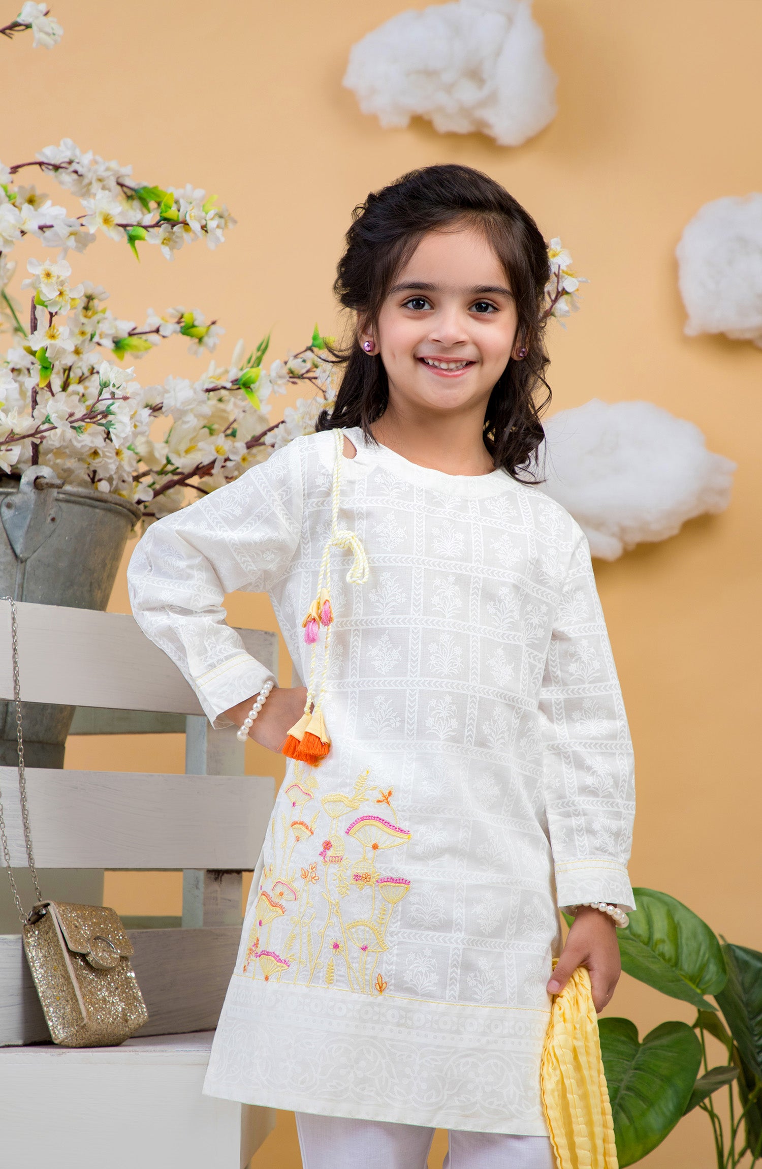 GIRLS LAWN PRINTED 3PC STITCHED SUIT